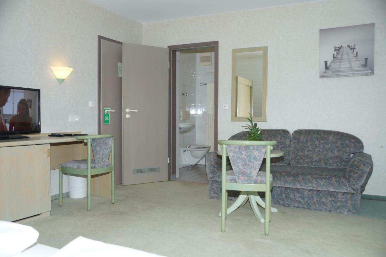 Hotel Krauthof ルートヴィヒスブルク エクステリア 写真