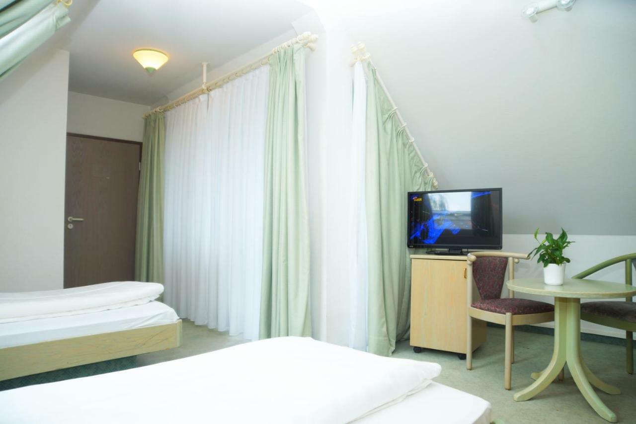 Hotel Krauthof ルートヴィヒスブルク エクステリア 写真