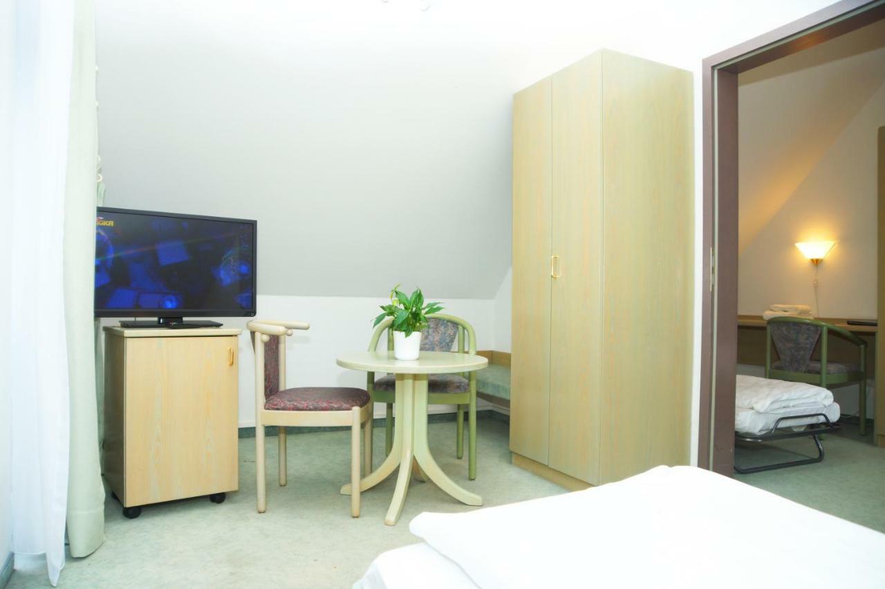 Hotel Krauthof ルートヴィヒスブルク エクステリア 写真