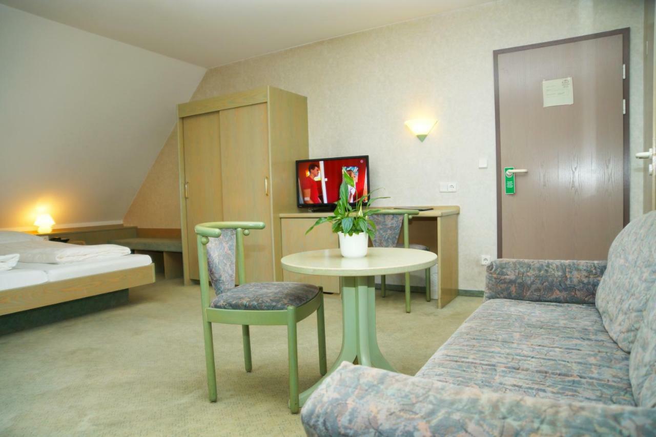Hotel Krauthof ルートヴィヒスブルク エクステリア 写真